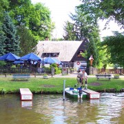 Fährhaus Dolgenbrodt mit Anlegestegen